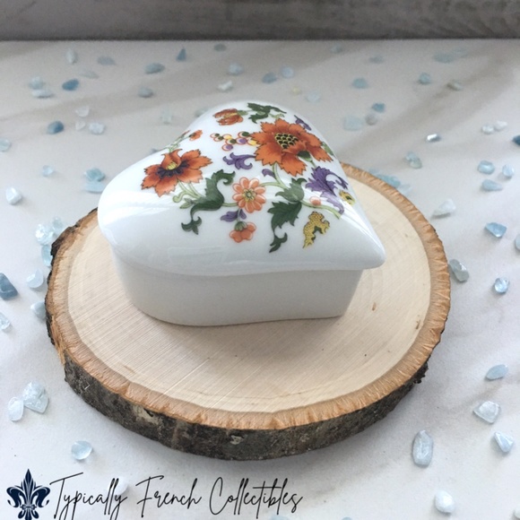 White Flower Heart Shaped Lidded Limoges Trinket Box - Picture 6 of 7